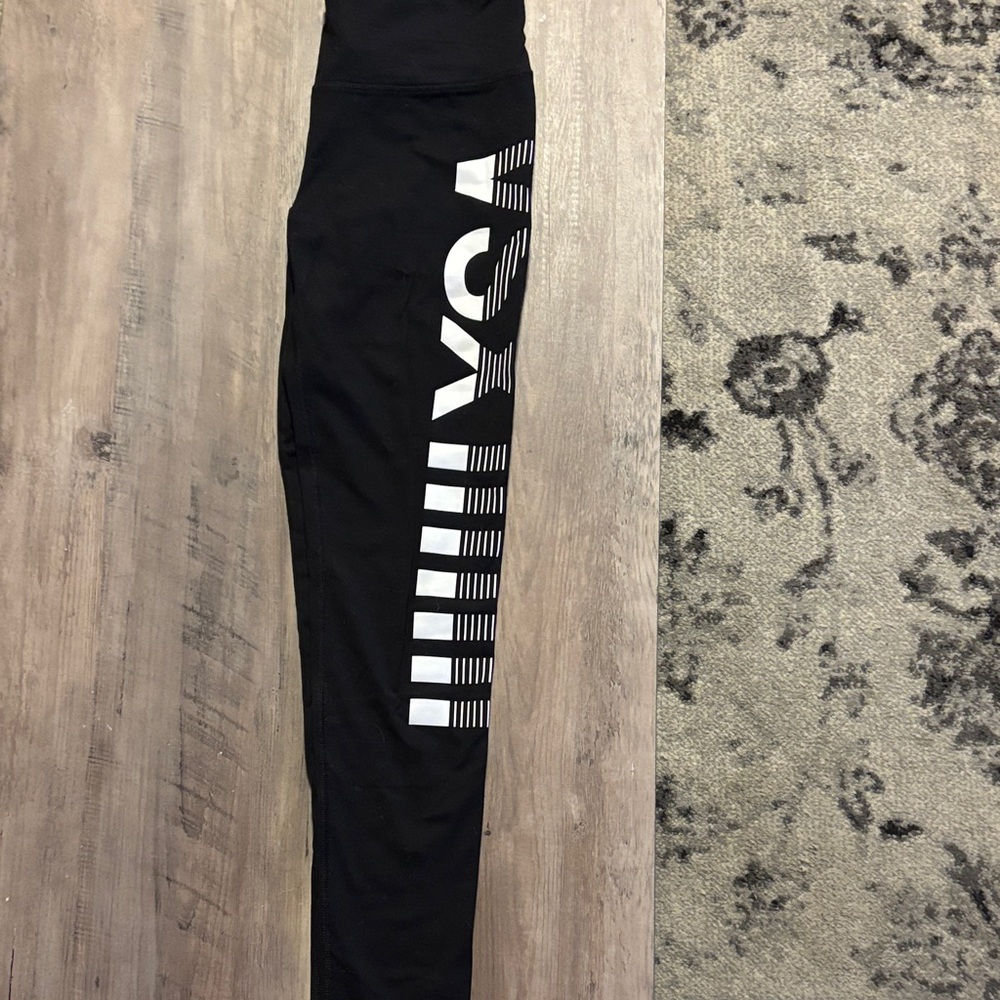 Women’s Black Victoria secret sport Leggings


VSX down one leg